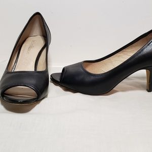 Kelly and Katie Black Pumps Size 7